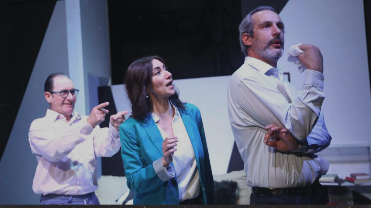 «Δυόμισι φόνοι και ένα Μπουλντόγκ» στο Θέατρο Ανεμώνα